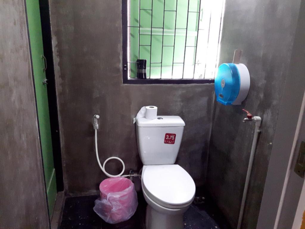 R-One 24/7 Hotell Bangkok Eksteriør bilde